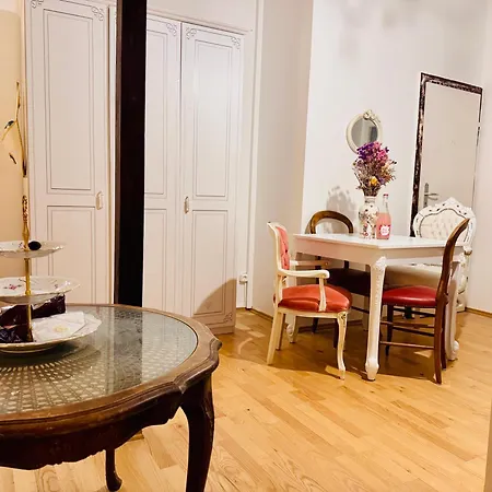 Apartment Amber Vintage